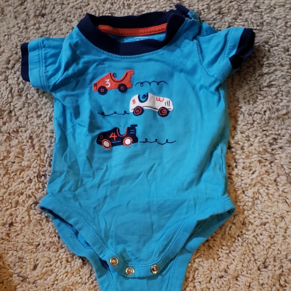 blue onsie  with race cars